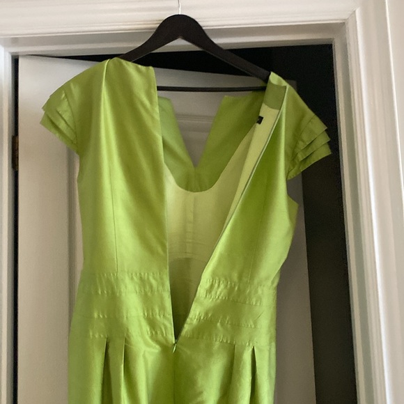 Superb green dress perfect condition - Picture 9 of 10
